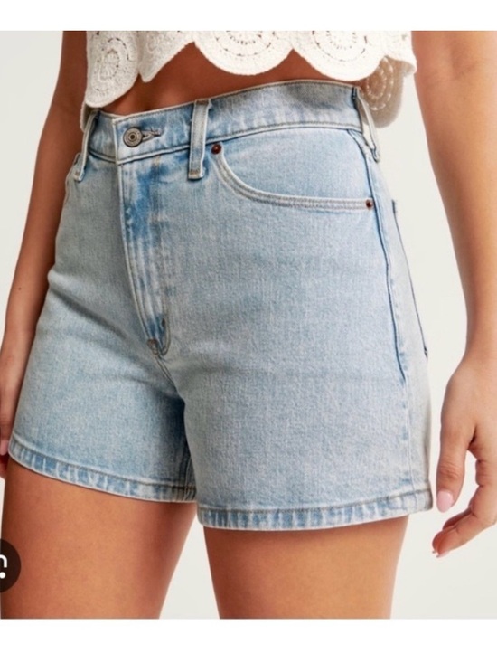 Abercrombie & Fitch Pants - Abercrombie & Fitch 4” Mom Short High Rise Womens 6